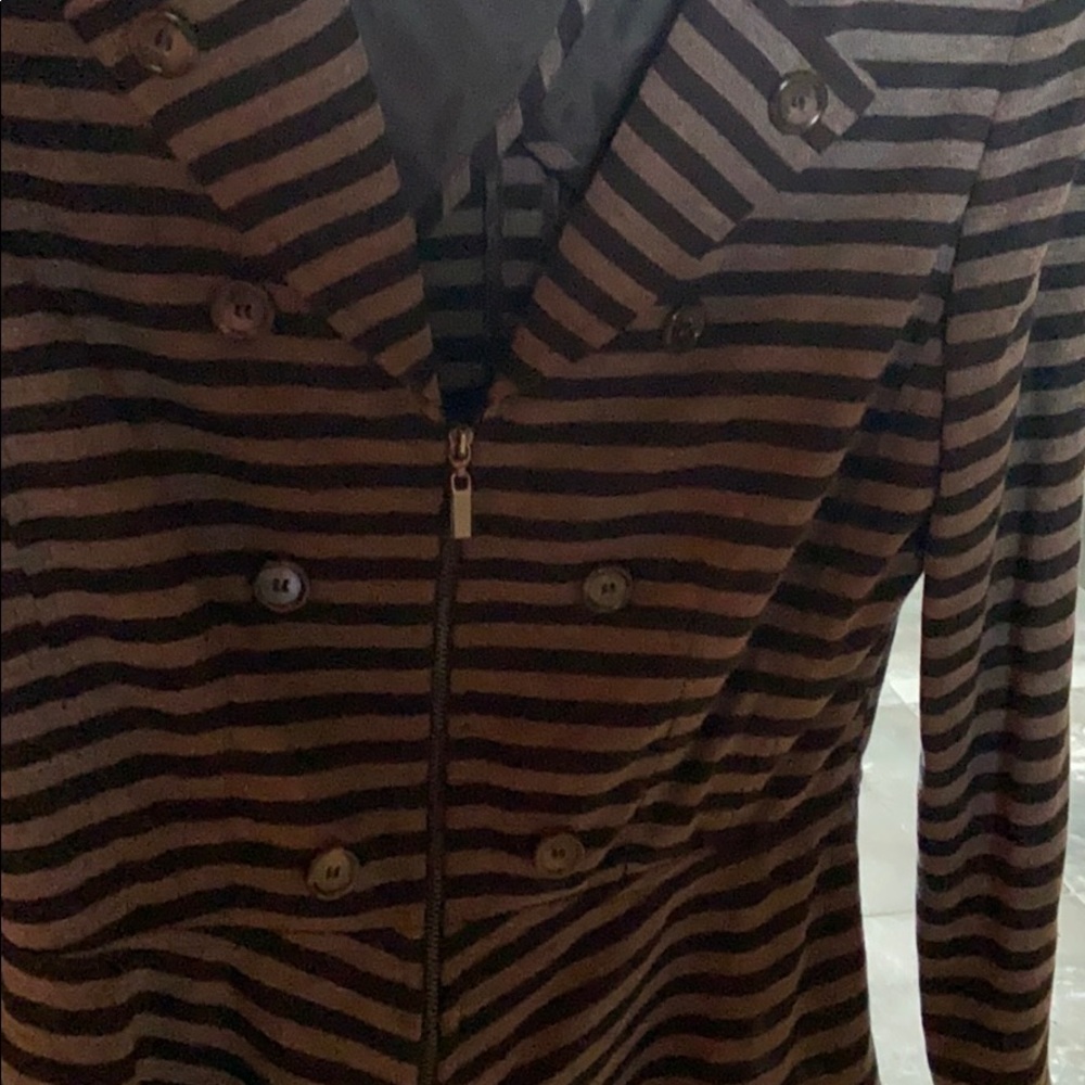 Blazer - Picture 3 of 4